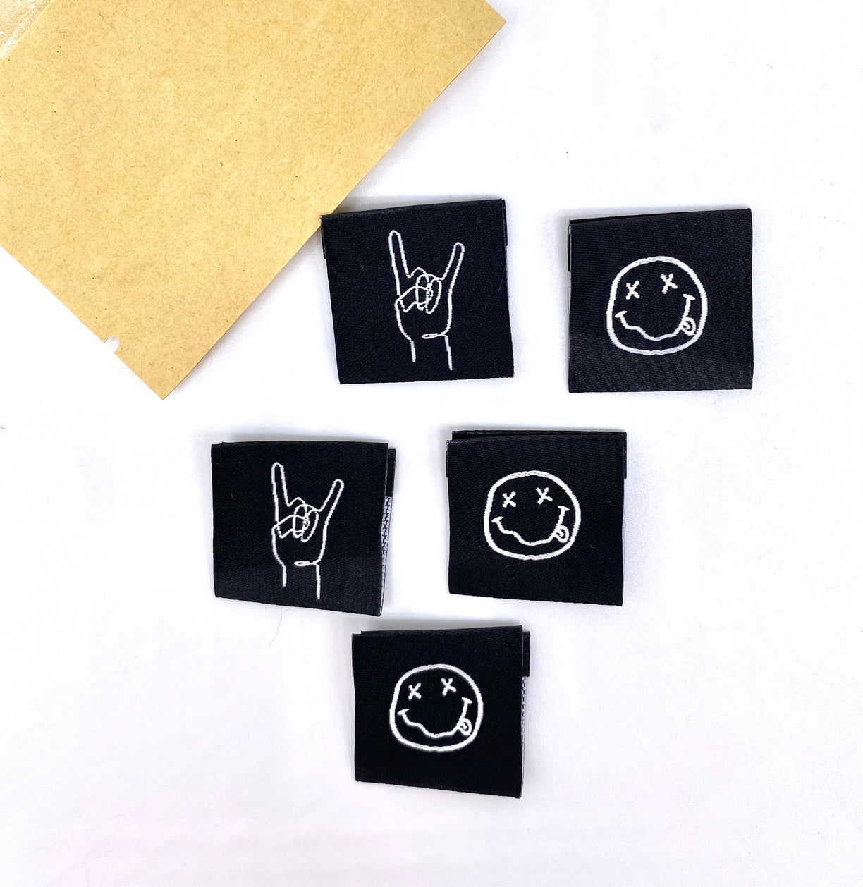 Label “Rock" - L’Étiquette Home Couture - The Final Stitch