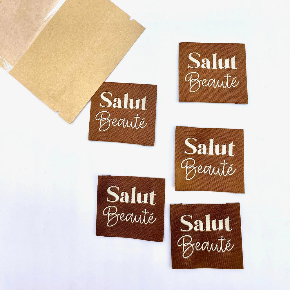 Label “Salut Beauté” Bruin - L’Étiquette Home Couture - The Final Stitch