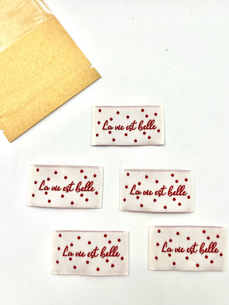 Label "La vie est belle" - L’Étiquette Home Couture - The Final Stitch