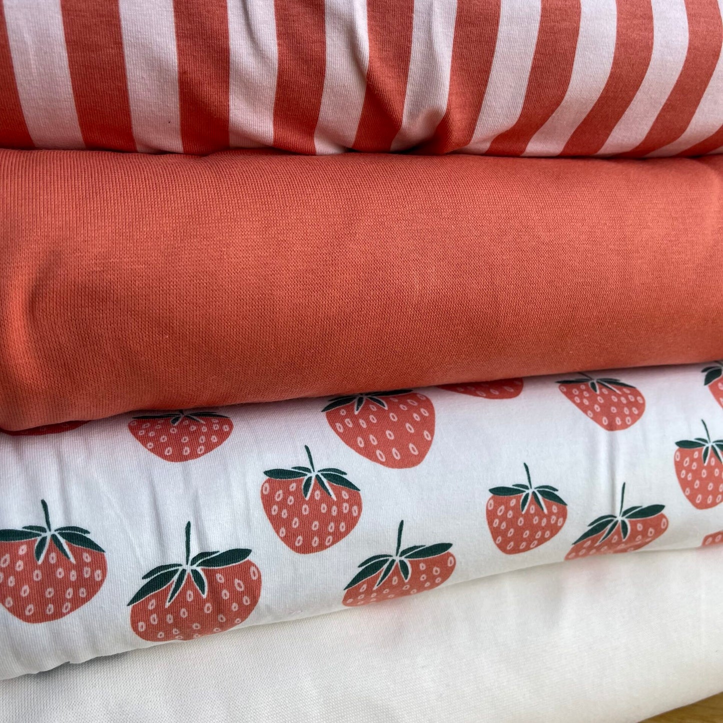 
                  
                    Strawberries Creme – Jersey – Elvelyckan
                  
                